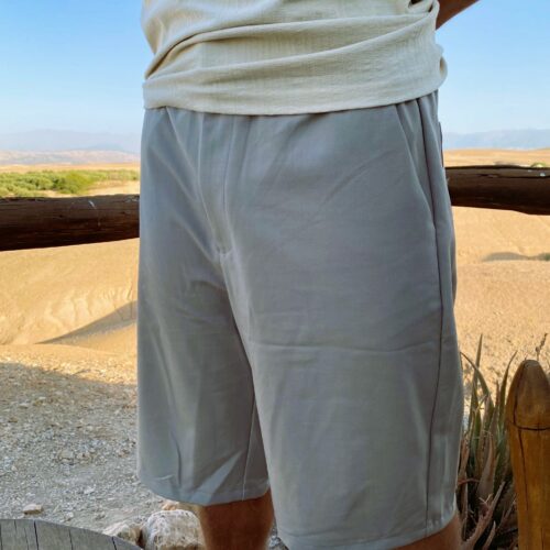 Short taupe